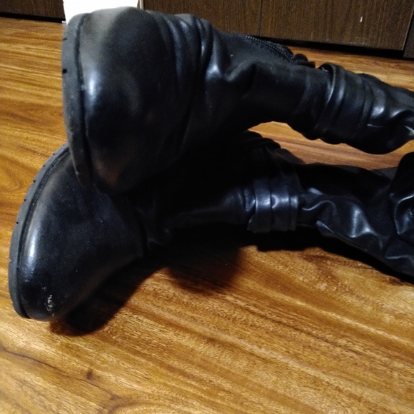 Black Boots - Picture 5 of 5